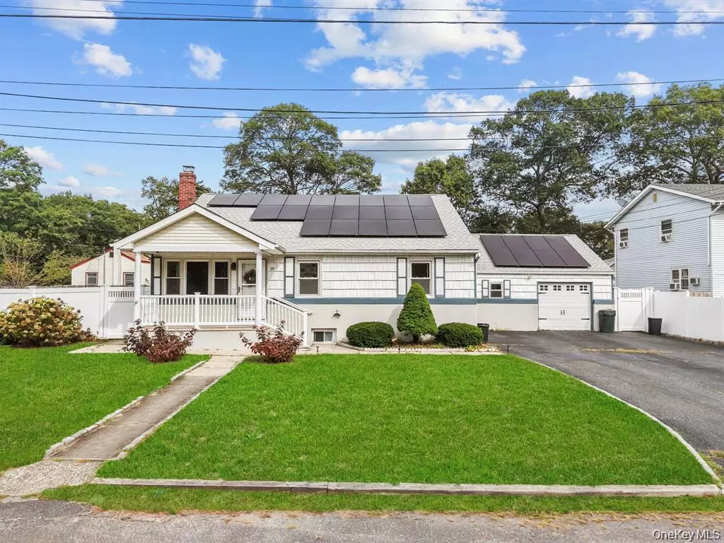 Farmingville, NY 11738,111 Cedar Oaks AVE