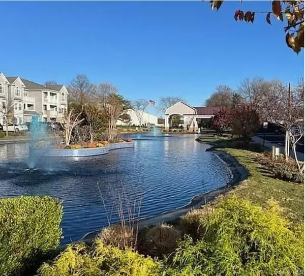 171 Clubhouse CIR, Melville, NY 11747