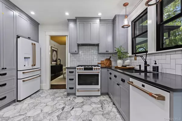 White Plains, NY 10607,1064 Dobbs Ferry RD