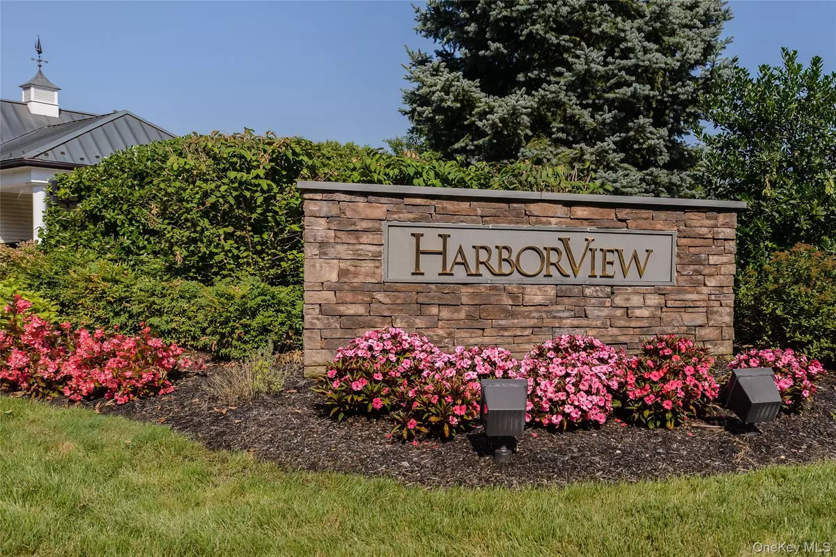 Port Washington, NY 11050,92 W Overlook