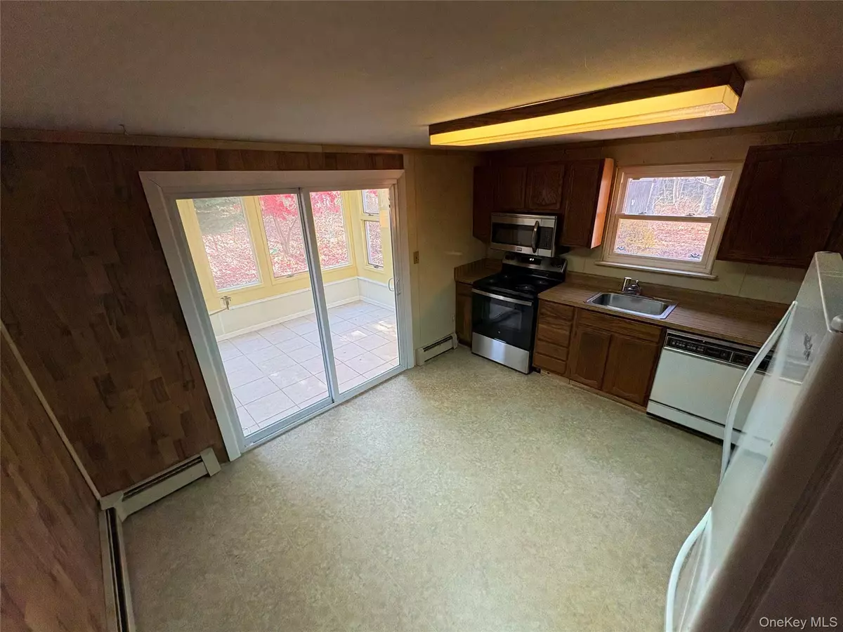 East Islip, NY 11730,192 Woodland DR