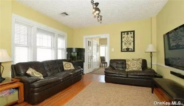 Huntington, NY 11743,31 Highland CT