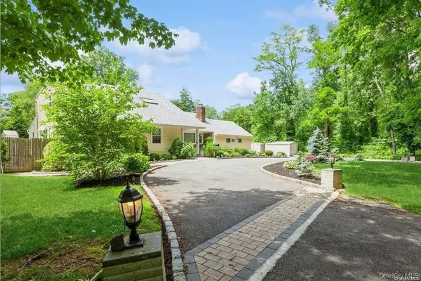 Glen Cove, NY 11542,77 Duck Pond RD