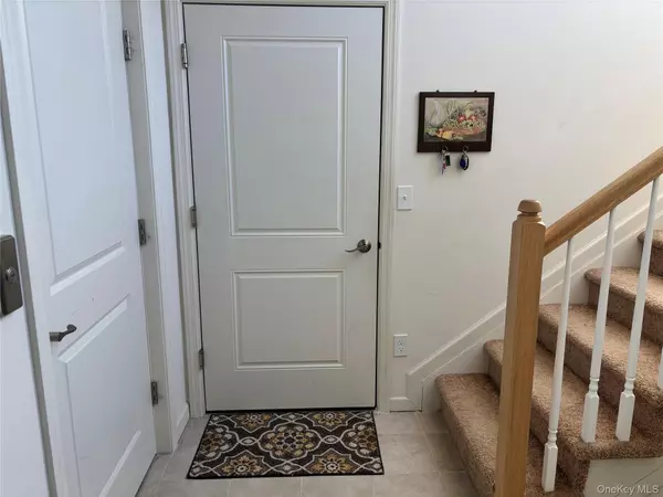 Shirley, NY 11967,41 Greentree CT