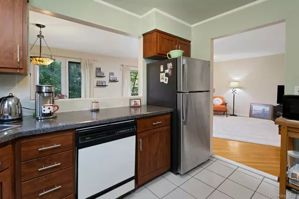 Yorktown Heights, NY 10598,13 Acorn LN