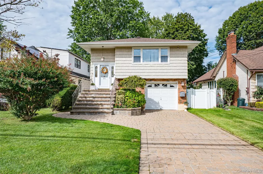 35 Roosevelt AVE, Malverne, NY 11565