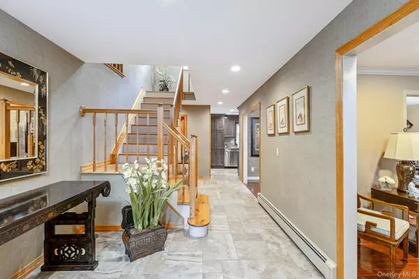Lake Grove, NY 11755,1 Christa CT
