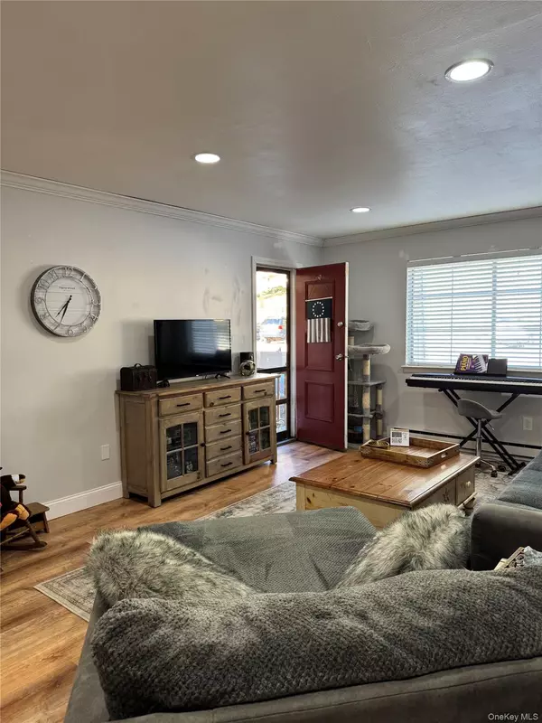 Carmel, NY 10512,313 Fox Run LN