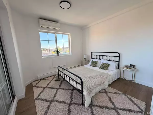 Flushing, NY 11355,43-18 Robinson ST #7C