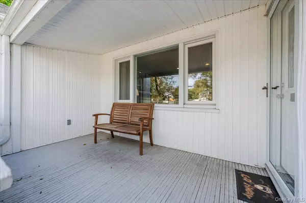 Oceanside, NY 11572,3354 Knight ST