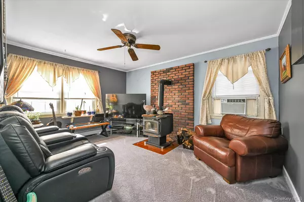 Massapequa, NY 11758,11 Pittsburgh AVE