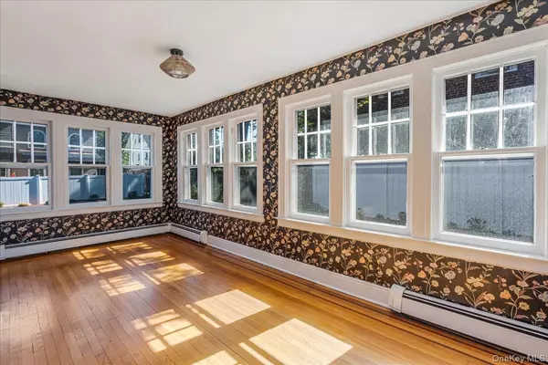 Flushing, NY 11358,32-15 161st ST