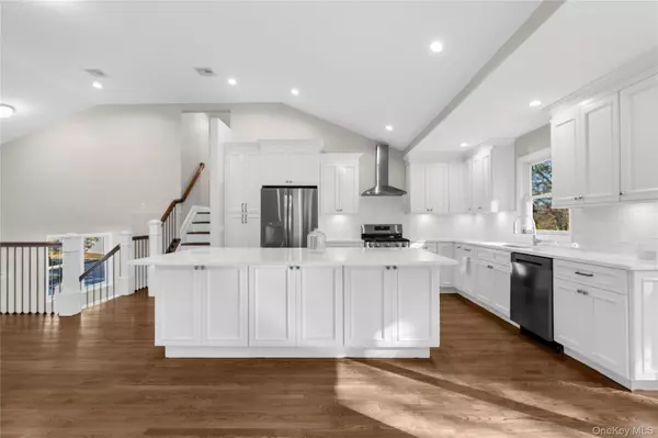 Port Jefferson, NY 11777,98 Soundview DR