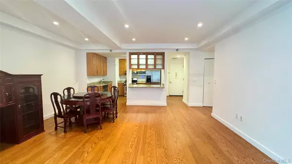 Flushing, NY 11354,40-22 College point BLVD #6H