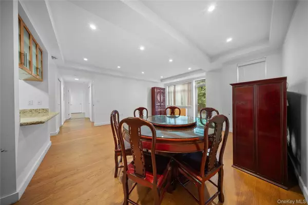 Flushing, NY 11354,40-22 College point BLVD #6H