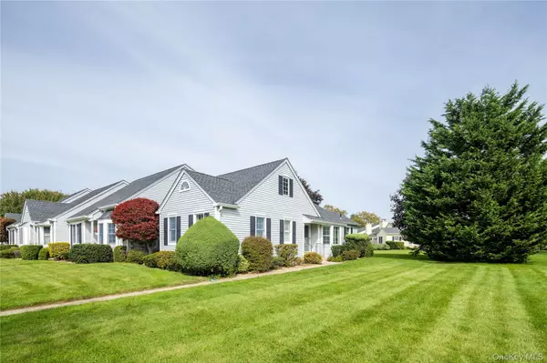 Southold, NY 11971,2555 Youngs AVE #14A