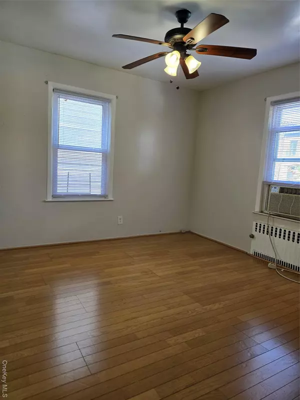 Woodhaven, NY 11421,78-19 87th AVE