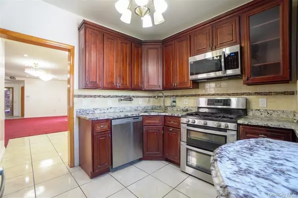 Briarwood, NY 11435,86-28 144th ST