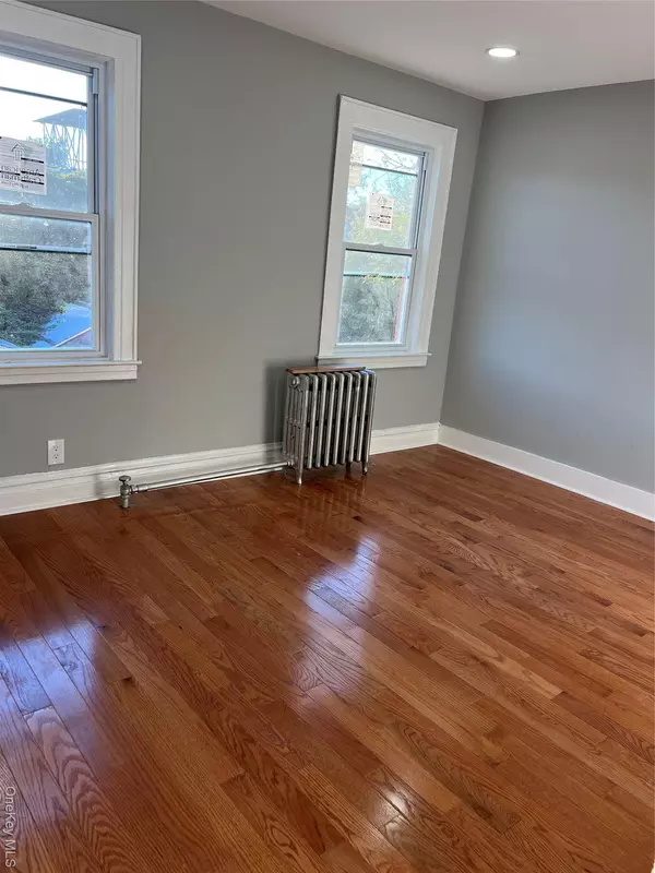 Saint Albans, NY 11412,114-28 198th ST