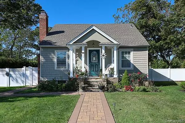 230 Kensington AVE, Bayport, NY 11705