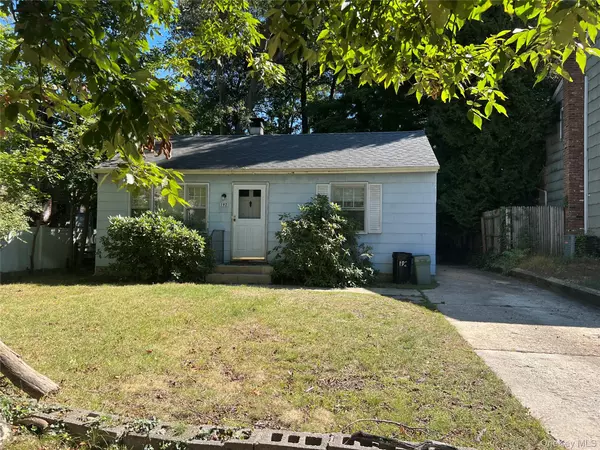 192 Iceland DR, Huntington Station, NY 11746