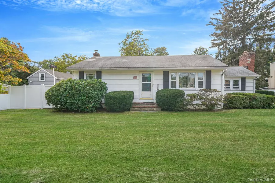 77 Lodge AVE, Huntington Station, NY 11746