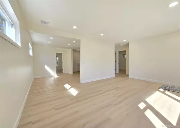 Mastic Beach, NY 11951,49 Shore DR