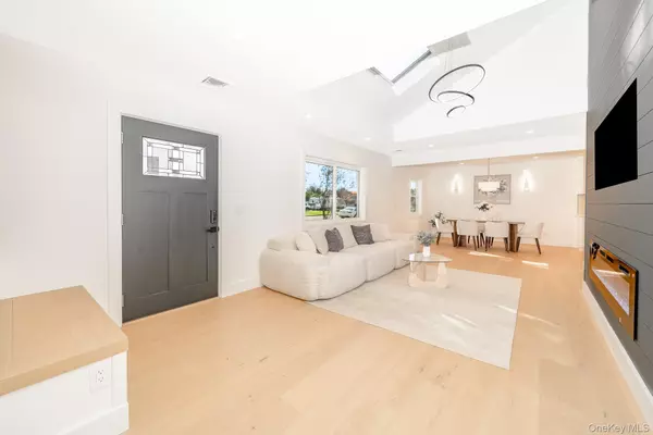 Massapequa, NY 11758,5 Huron AVE