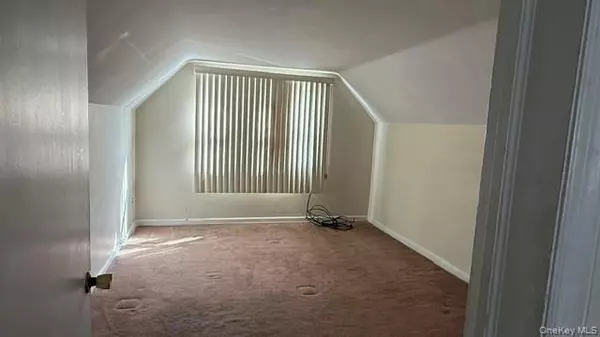 Glen Oaks, NY NY 11004,264-15 82nd Ave