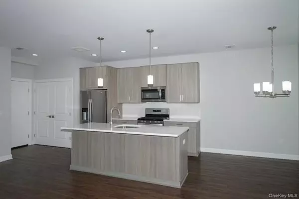 Mount Sinai, NY 11766,198 Sutton CT #198