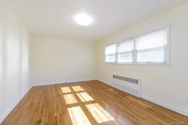Queens Village, NY 11428,22114 Fairbury AVE