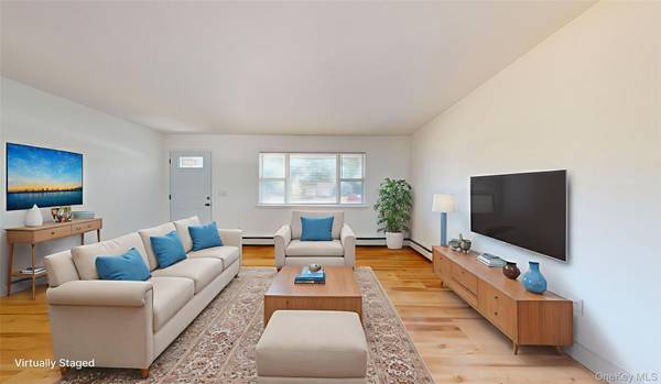 Shirley, NY 11967,9 Brushwood DR