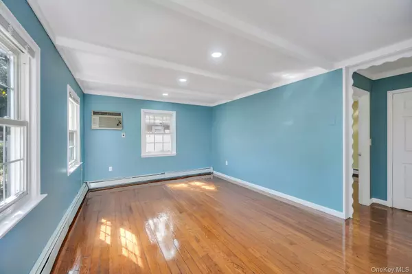 Levittown, NY 11756,81 Division AVE