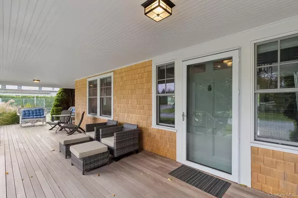 Westhampton Beach, NY 11978,91 Beach LN