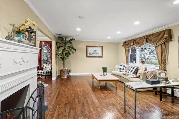 Bellmore, NY 11710,2495 Navy PL