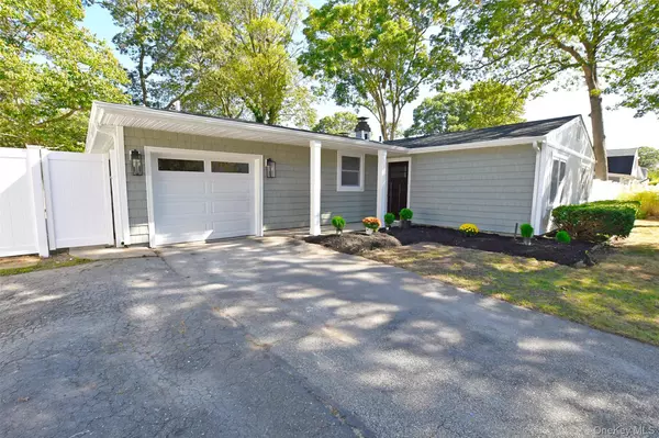 Farmingville, NY 11738,15 Spurwoods LN
