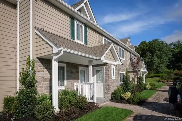 267 Victorian CT #267, Holtsville, NY 11742