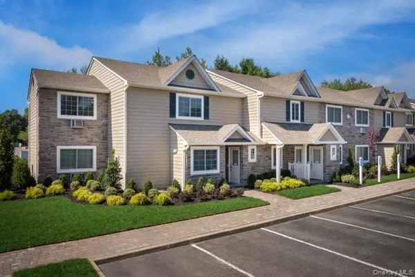 Holtsville, NY 11742,267 Victorian CT #267