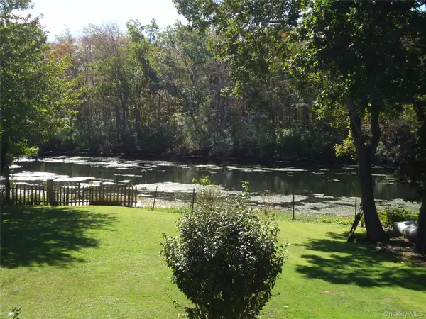 Riverhead, NY 11901,725 W Main ST