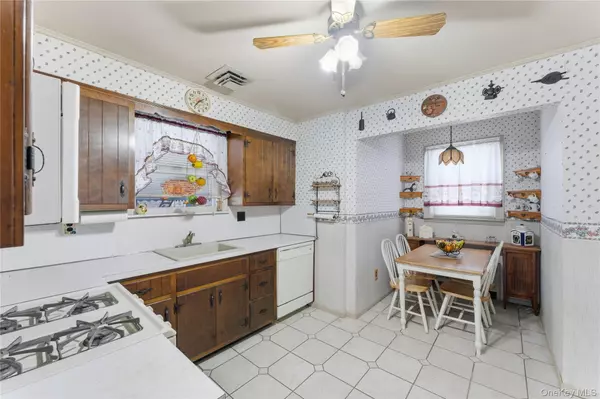 Elmont, NY 11003,1522 Surprise ST