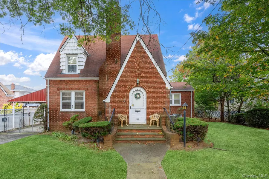 1522 Surprise ST, Elmont, NY 11003