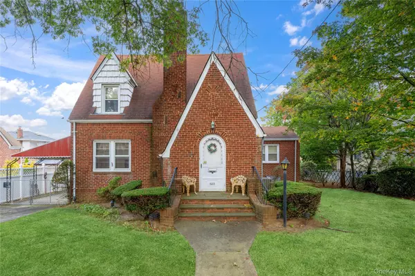 1522 Surprise ST, Elmont, NY 11003