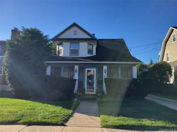 72 Sherman ST, Lynbrook, NY 11563