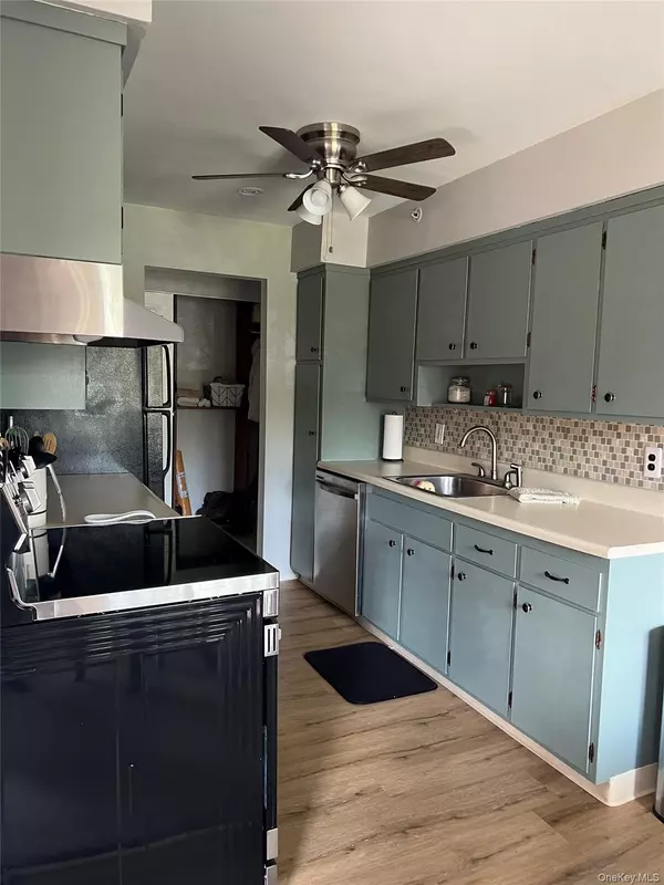 New Windsor, NY 12553,10 Oakwood TER #110