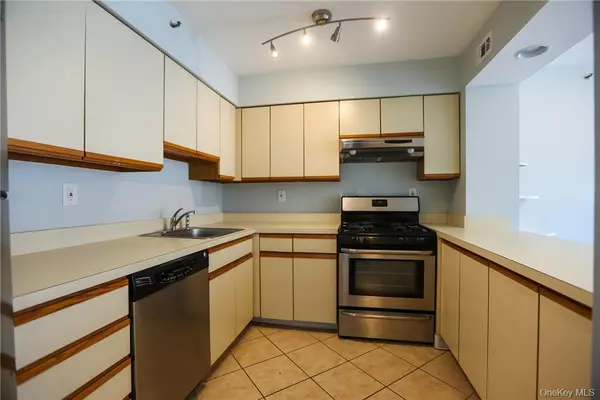 White Plains, NY 10605,14 Nosband AVE #2E