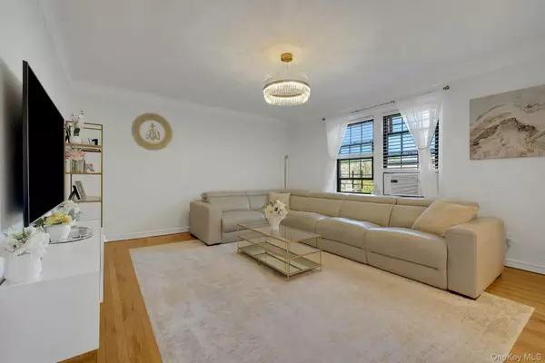 Scarsdale, NY 10583,180 Garth Road #6E