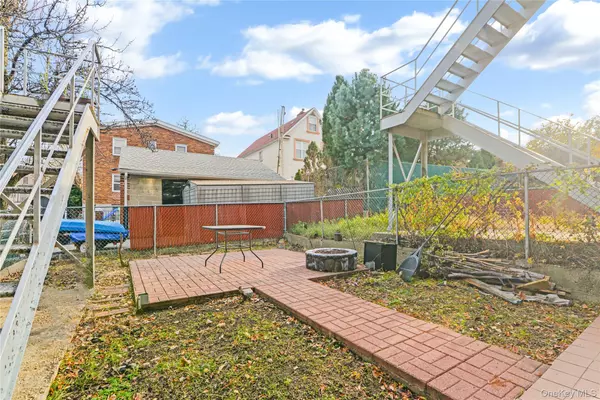 Astoria, NY 11105,20-39 49th ST