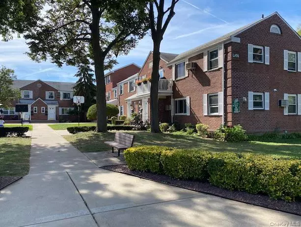 73-18 260th ST #B-1, Glen Oaks, NY 11004