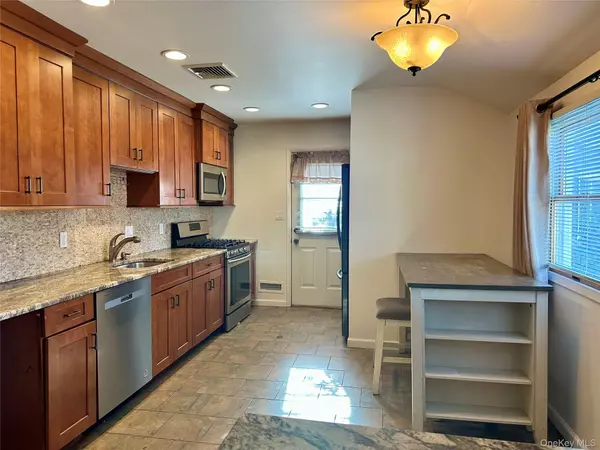 Plainview, NY 11803,8 Park CT