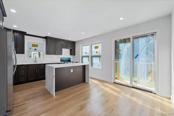 Yonkers, NY 10704,89 Thurton PL